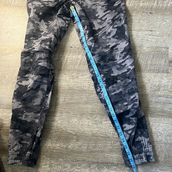 SPANX Women's Stretch Twill Camo Grey Cargo Joggers Size S - Picture 4 of 4